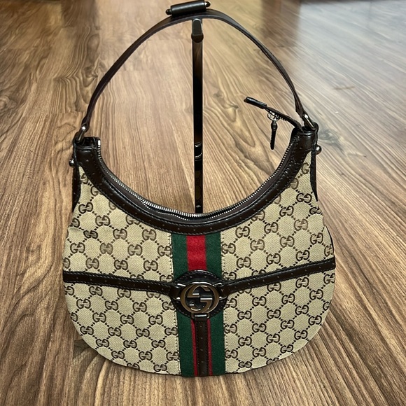 A226 - π― % authentic Gucci shoulder bag - Picture 3 of 16